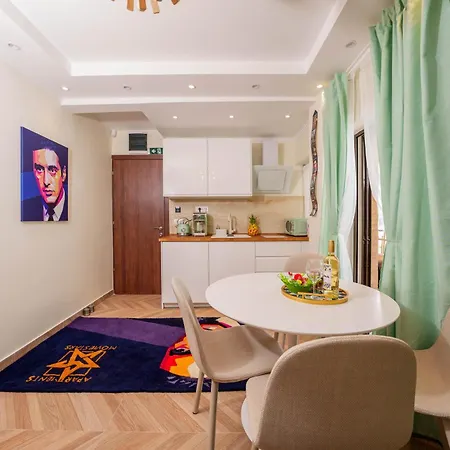 Apartment Lux Movie Stars Perea